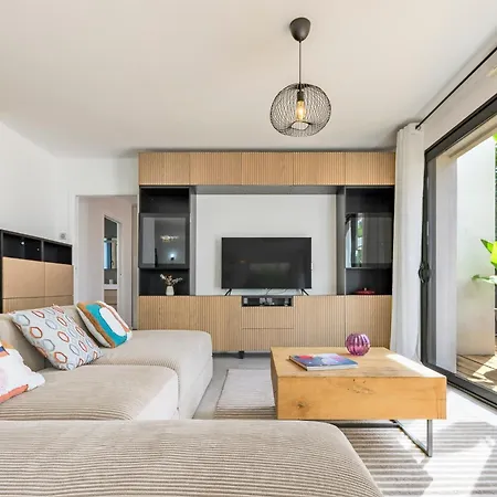 빌라 Valescure Sun, Pines & Golf Retreat Saint-Raphaël